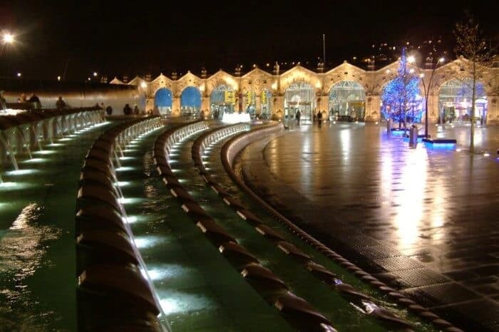 Estación de Sheffield desde la Plaza de la Gaviota